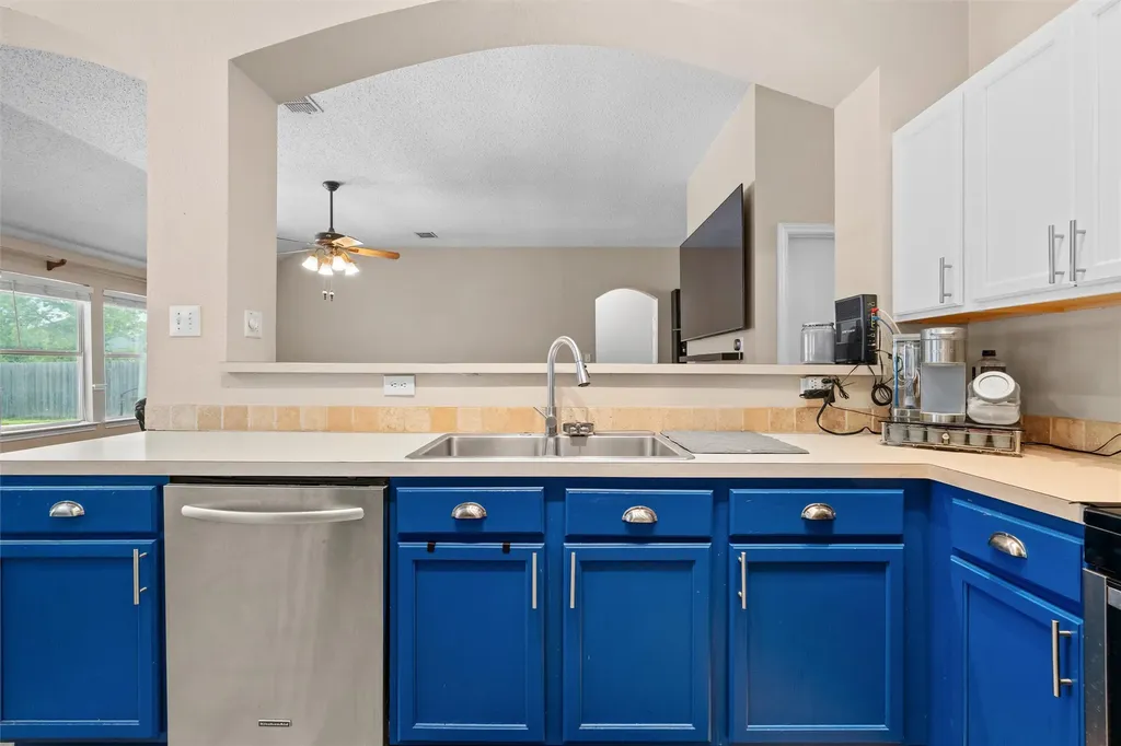 403 Creek Point Lane Arlington TX 76002
