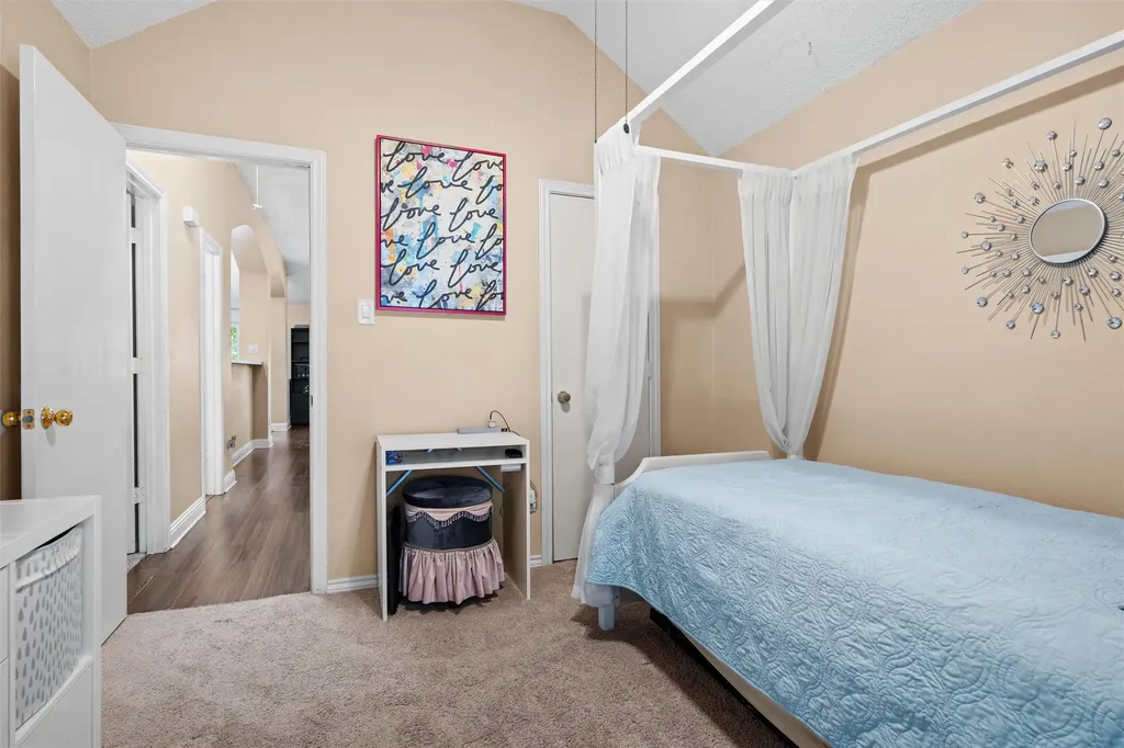 403 Creek Point Lane Arlington TX 76002