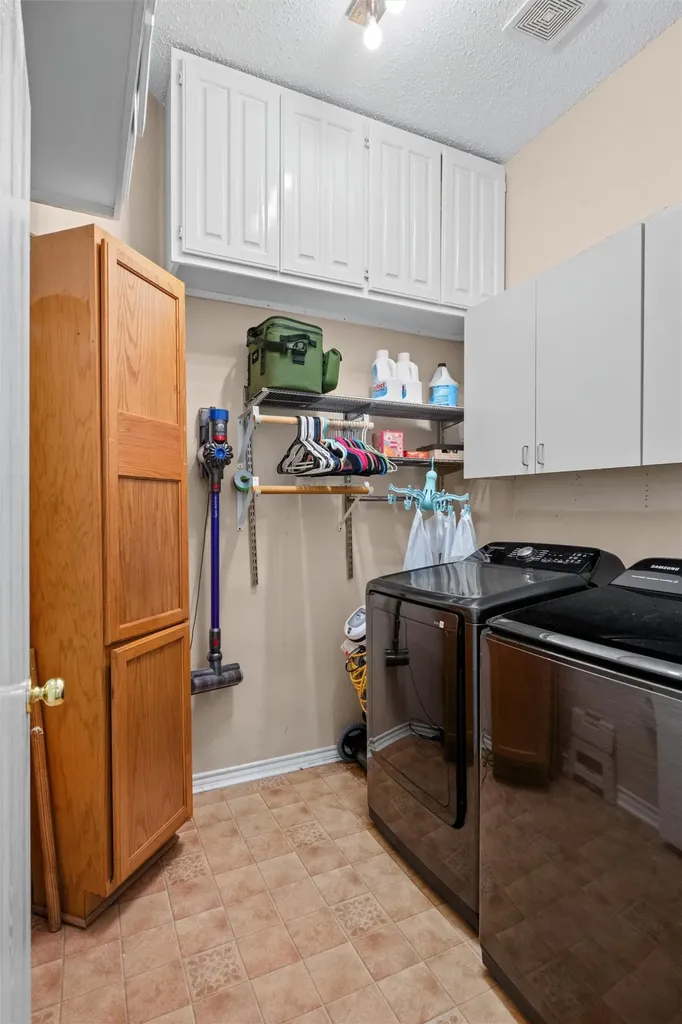 403 Creek Point Lane Arlington TX 76002