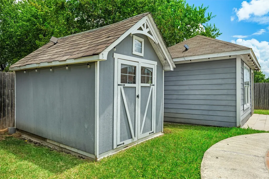 403 Creek Point Lane Arlington TX 76002