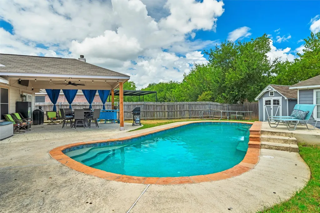 403 Creek Point Lane Arlington TX 76002