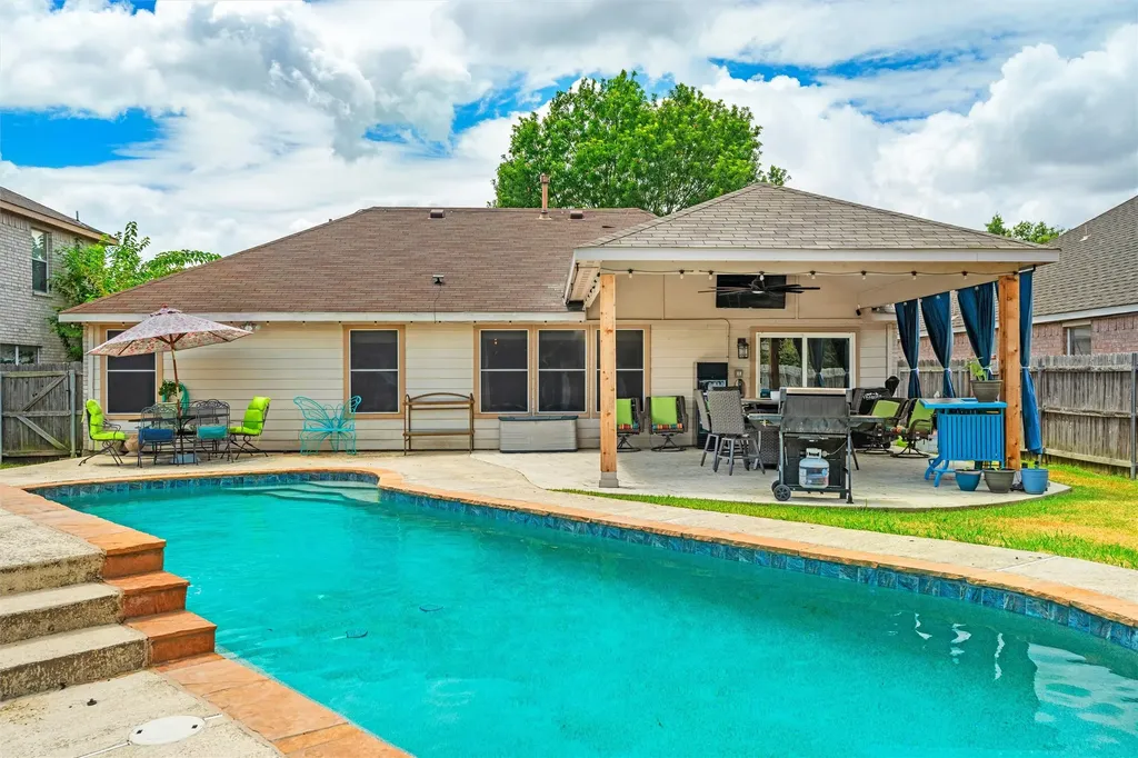 403 Creek Point Lane Arlington TX 76002