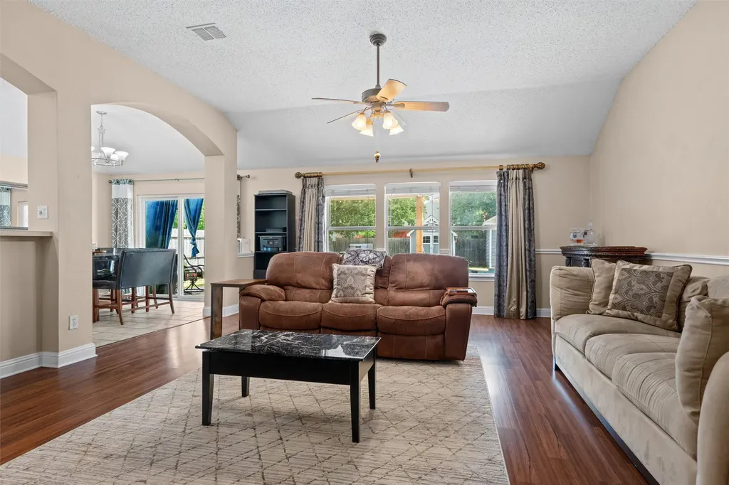 403 Creek Point Lane Arlington TX 76002