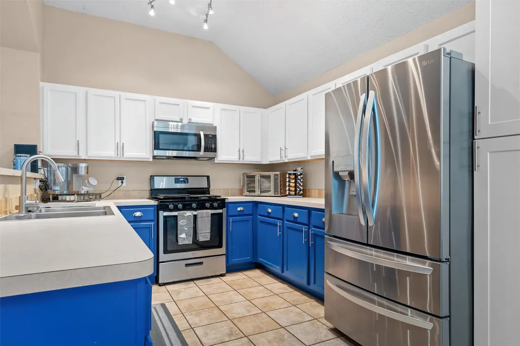 403 Creek Point Lane Arlington TX 76002