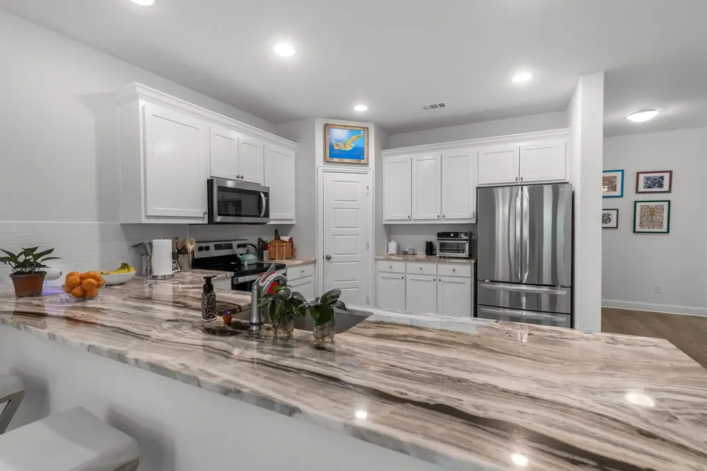 6834 Neals Way Arlington TX 76001