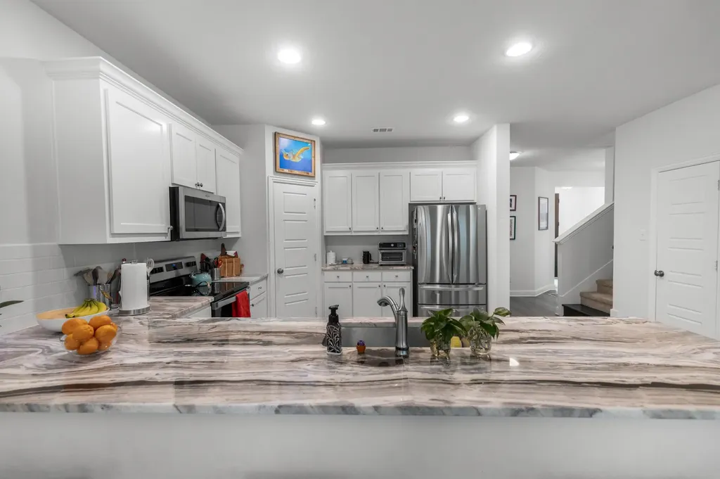 6834 Neals Way Arlington TX 76001