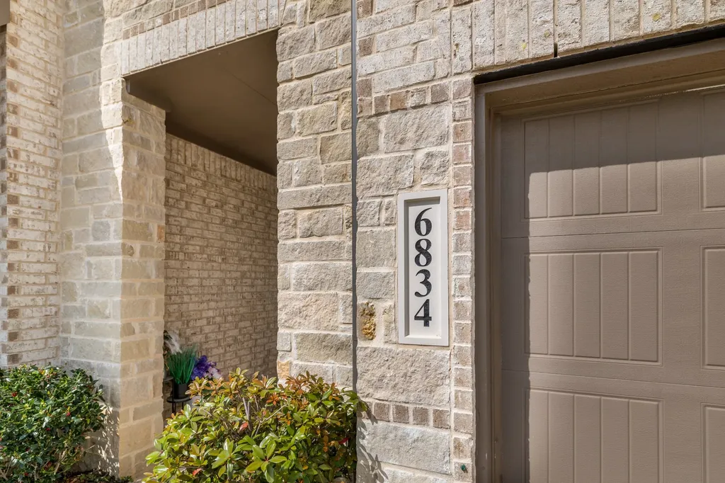 6834 Neals Way Arlington TX 76001