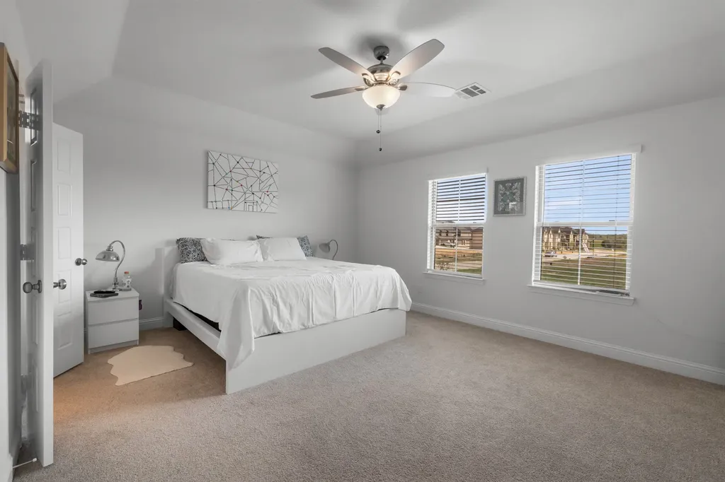 6834 Neals Way Arlington TX 76001