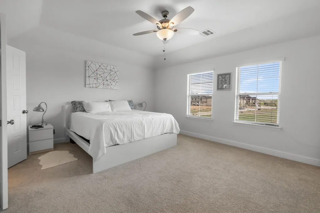 6834 Neals Way Arlington TX 76001