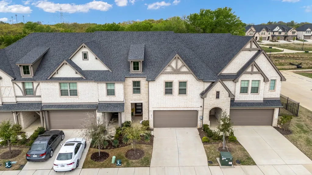 6834 Neals Way Arlington TX 76001