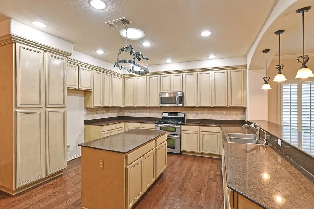 10016 Edmondson Drive Denton TX 76207