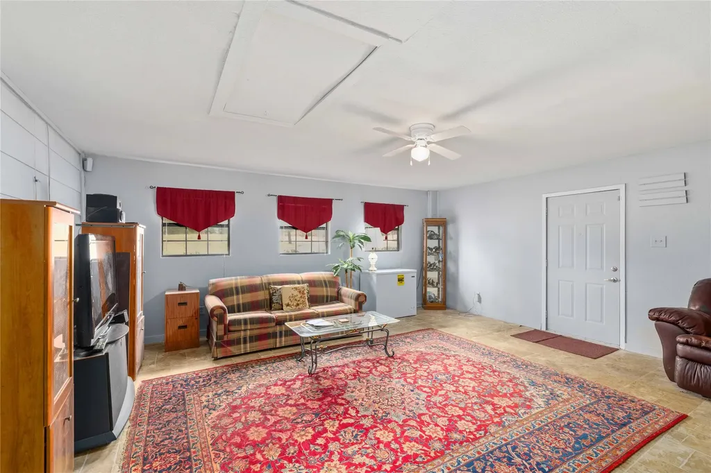 908 W 2nd Street Coleman TX 76834