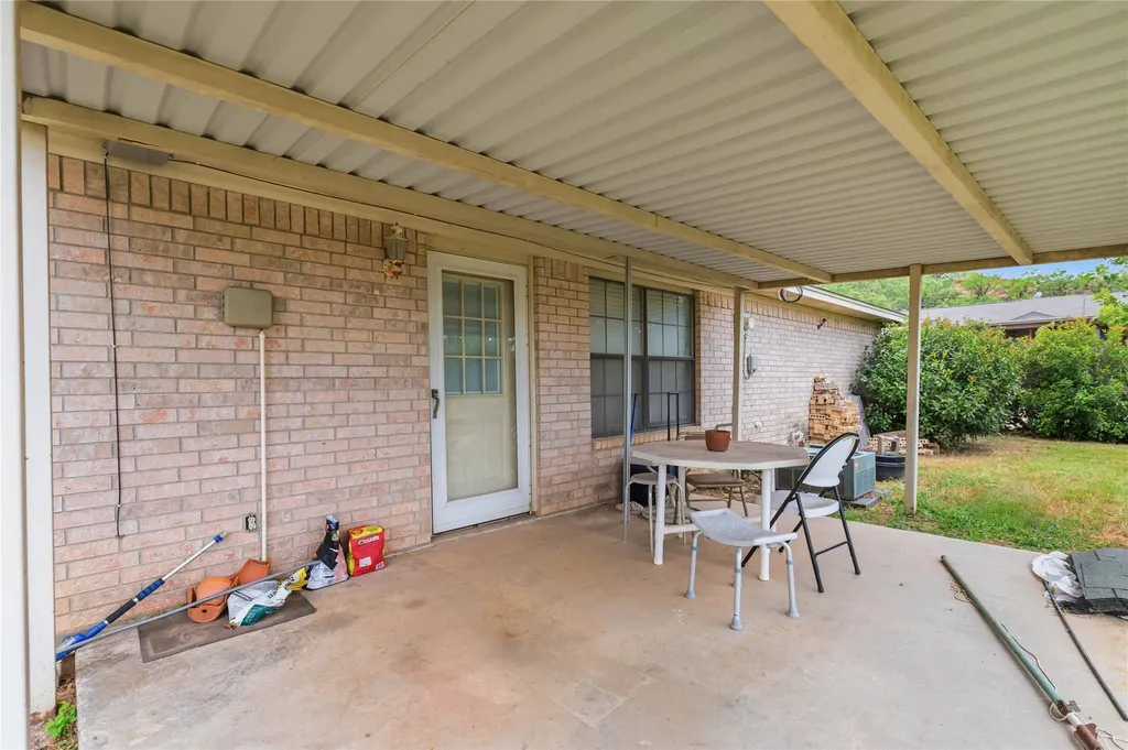908 W 2nd Street Coleman TX 76834
