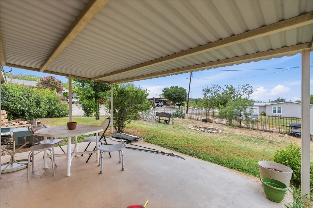 908 W 2nd Street Coleman TX 76834