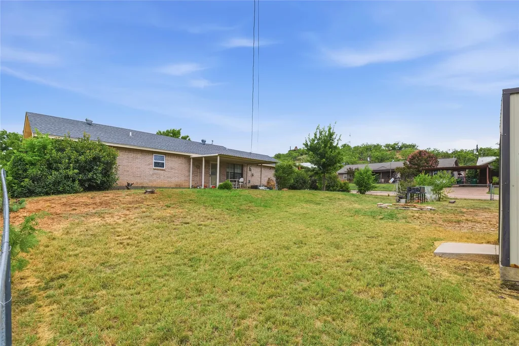908 W 2nd Street Coleman TX 76834