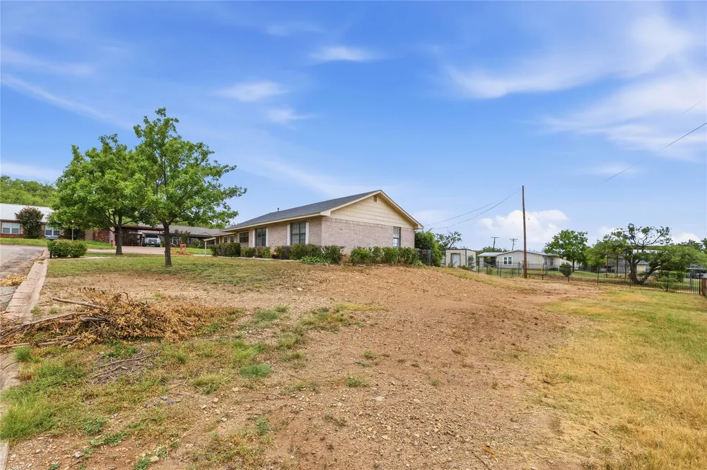 908 W 2nd Street Coleman TX 76834