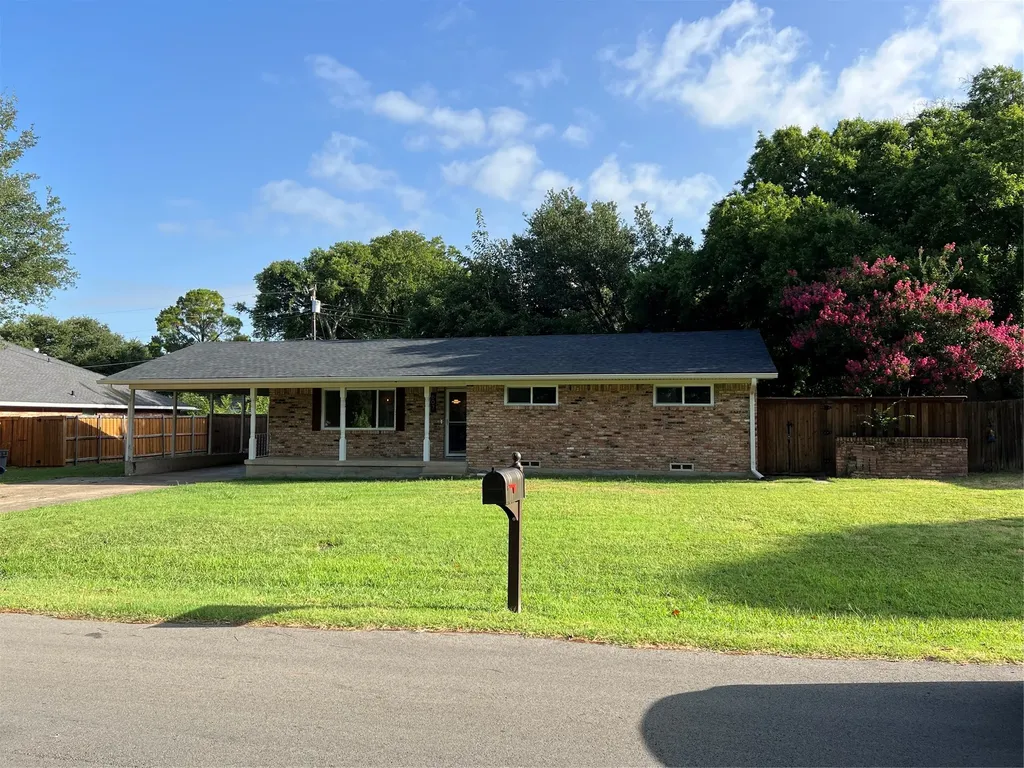 607 Cain Street Lake Dallas TX 75065