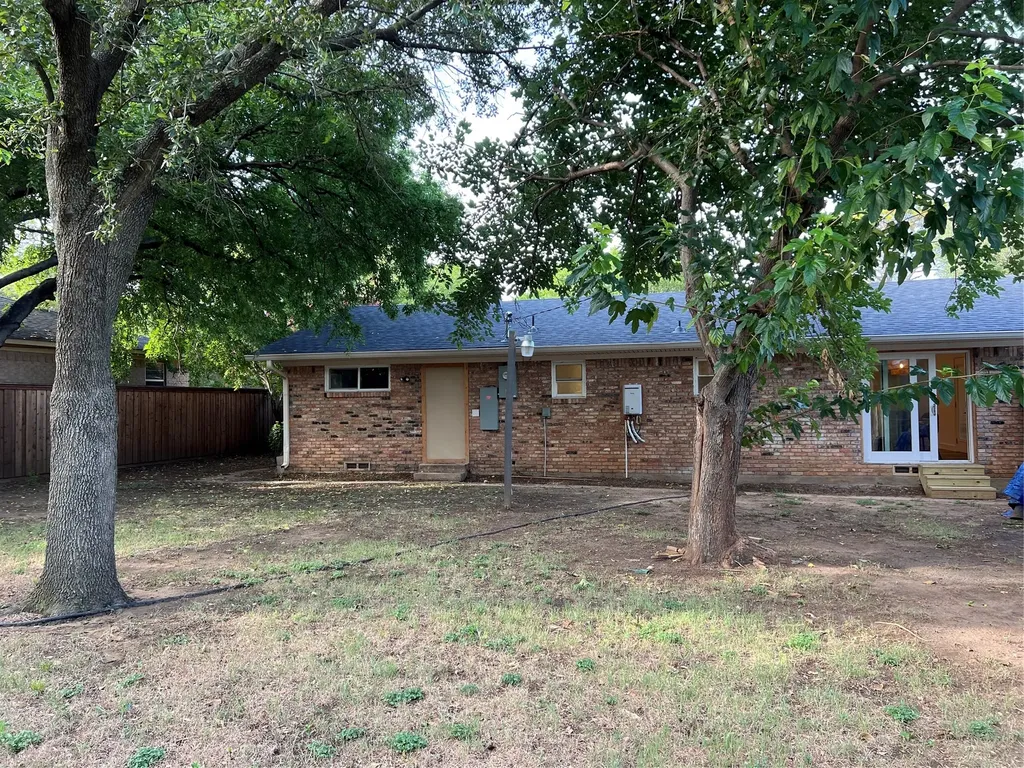 607 Cain Street Lake Dallas TX 75065