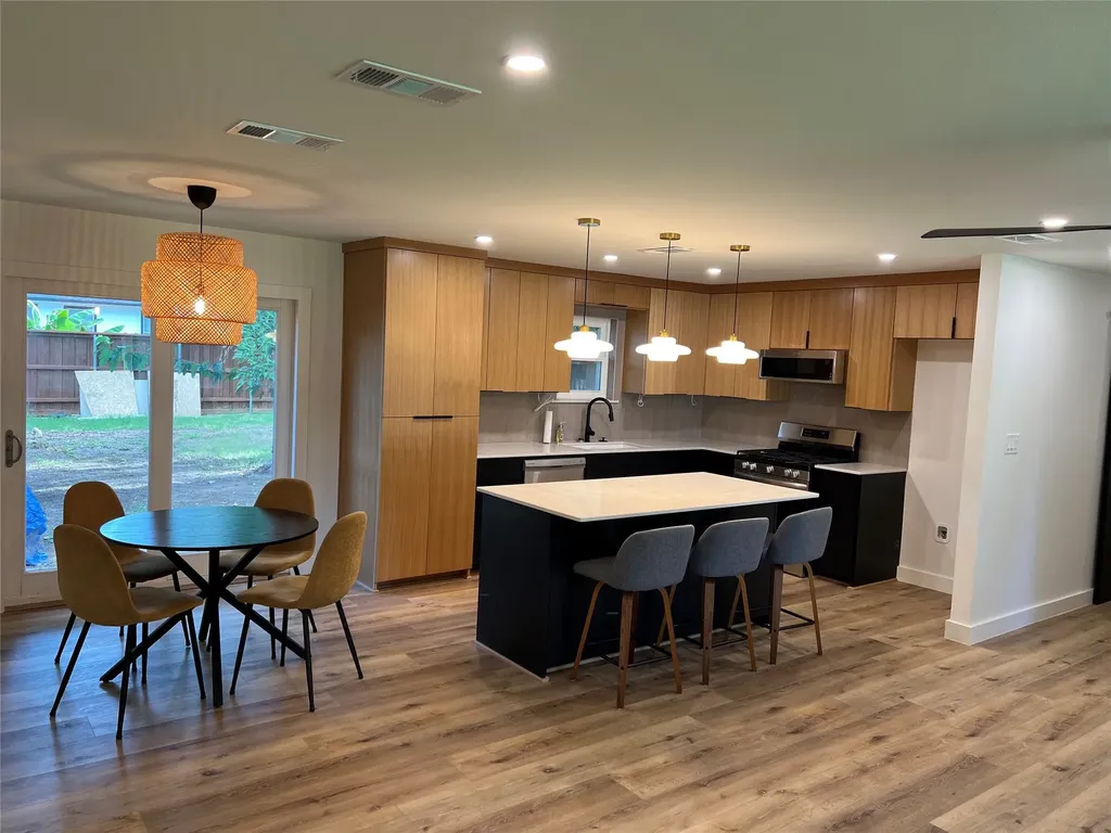607 Cain Street Lake Dallas TX 75065