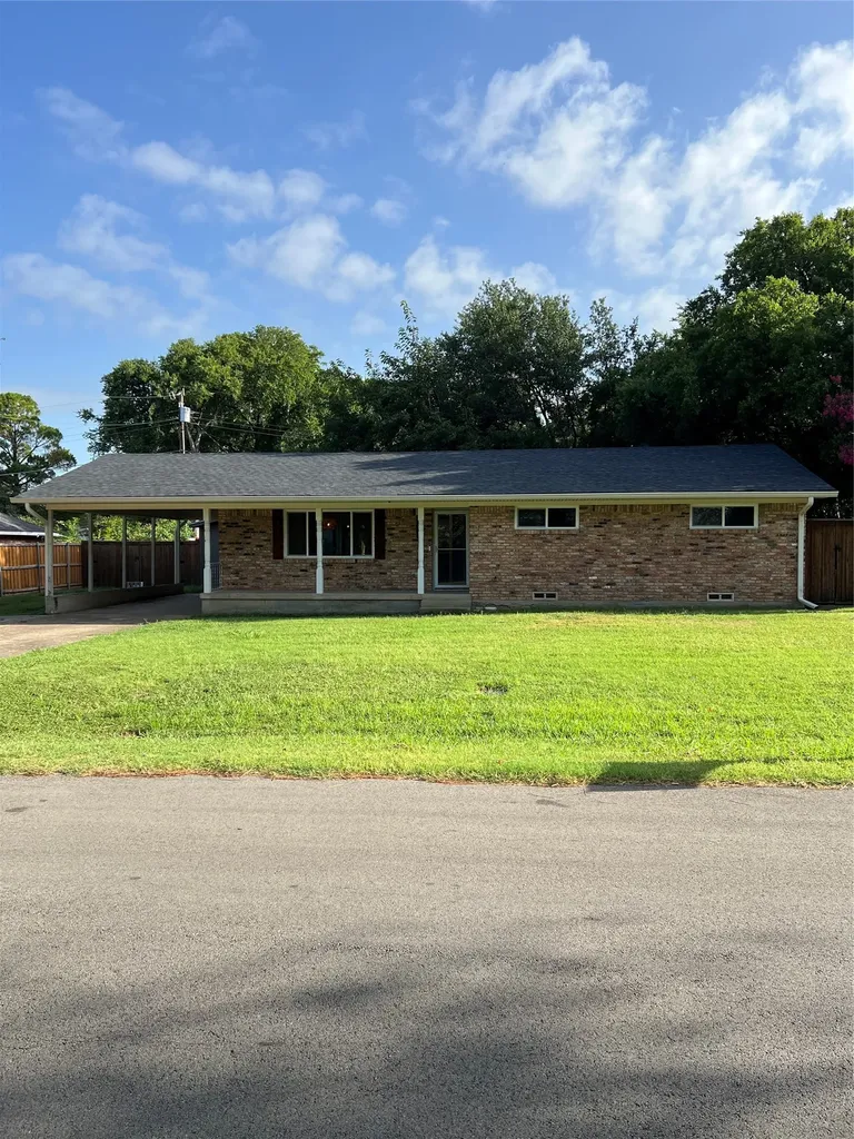 607 Cain Street Lake Dallas TX 75065