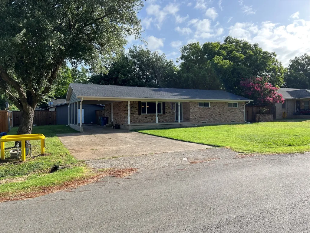 607 Cain Street Lake Dallas TX 75065