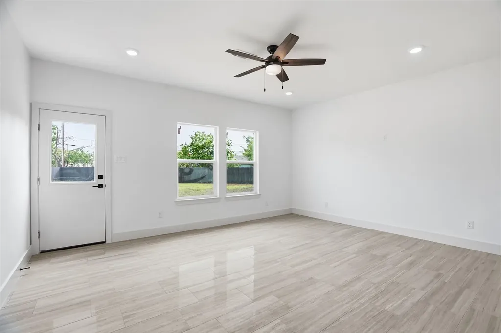 1613 SE Park Road Mineral Wells TX 76067