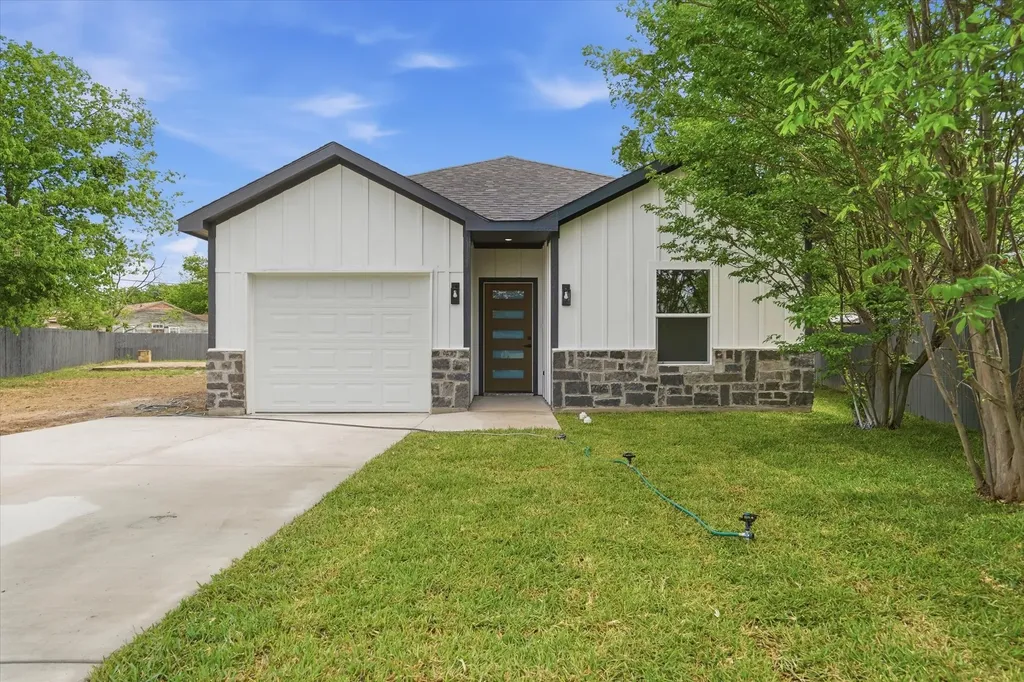 1613 SE Park Road Mineral Wells TX 76067