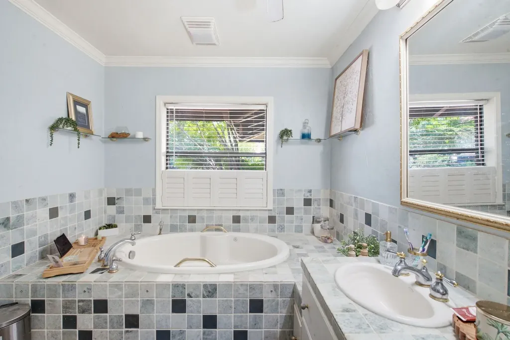 904 W Belknap Street Jacksboro TX 76458