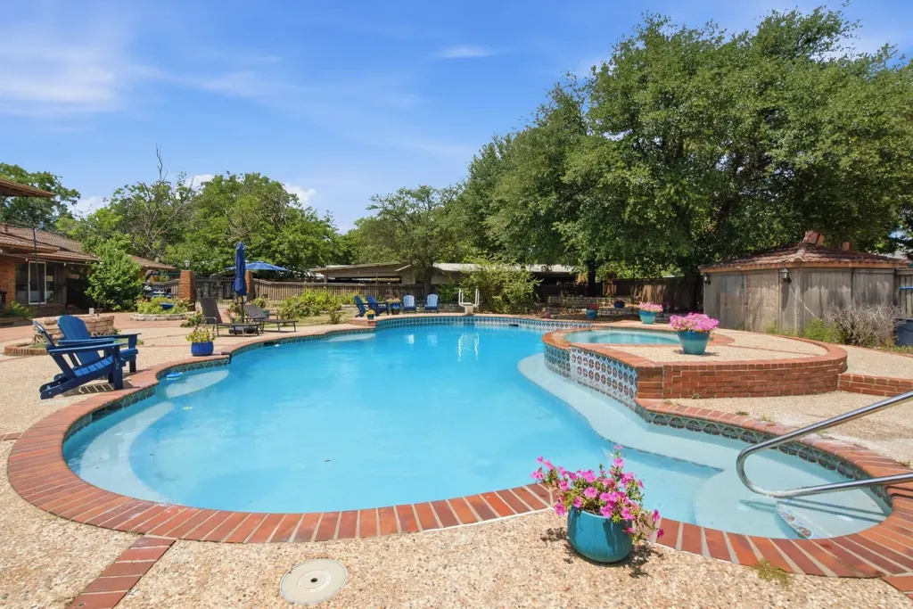 904 W Belknap Street Jacksboro TX 76458