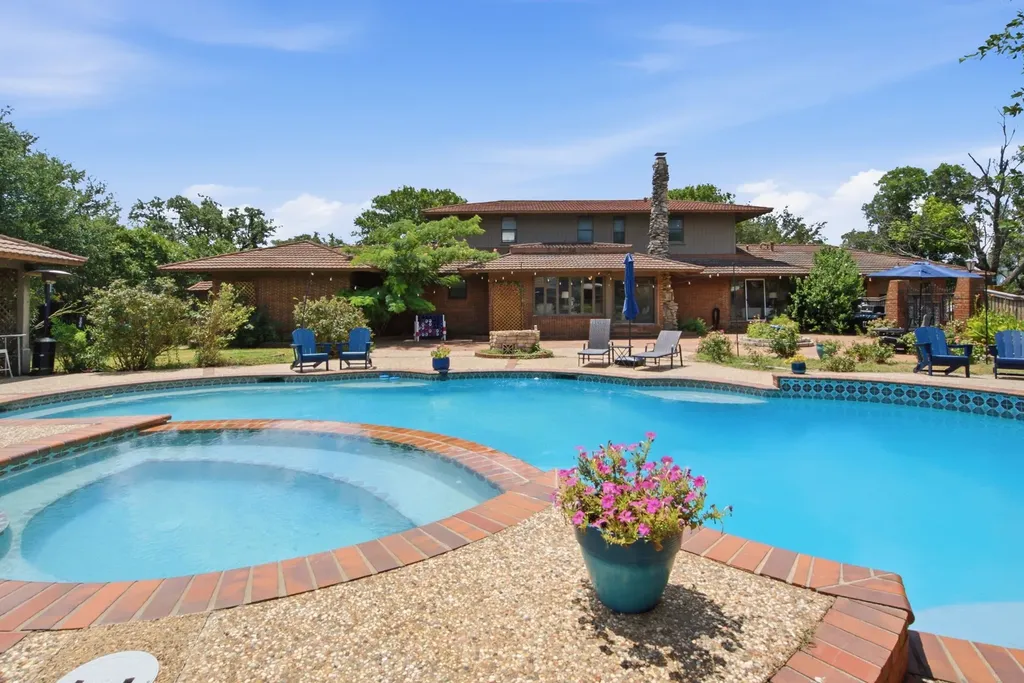 904 W Belknap Street Jacksboro TX 76458