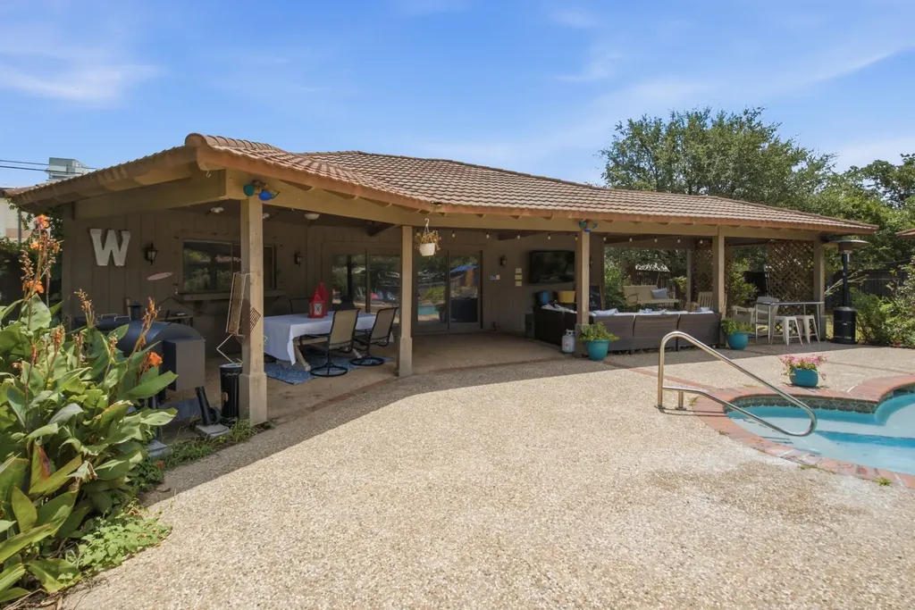 904 W Belknap Street Jacksboro TX 76458