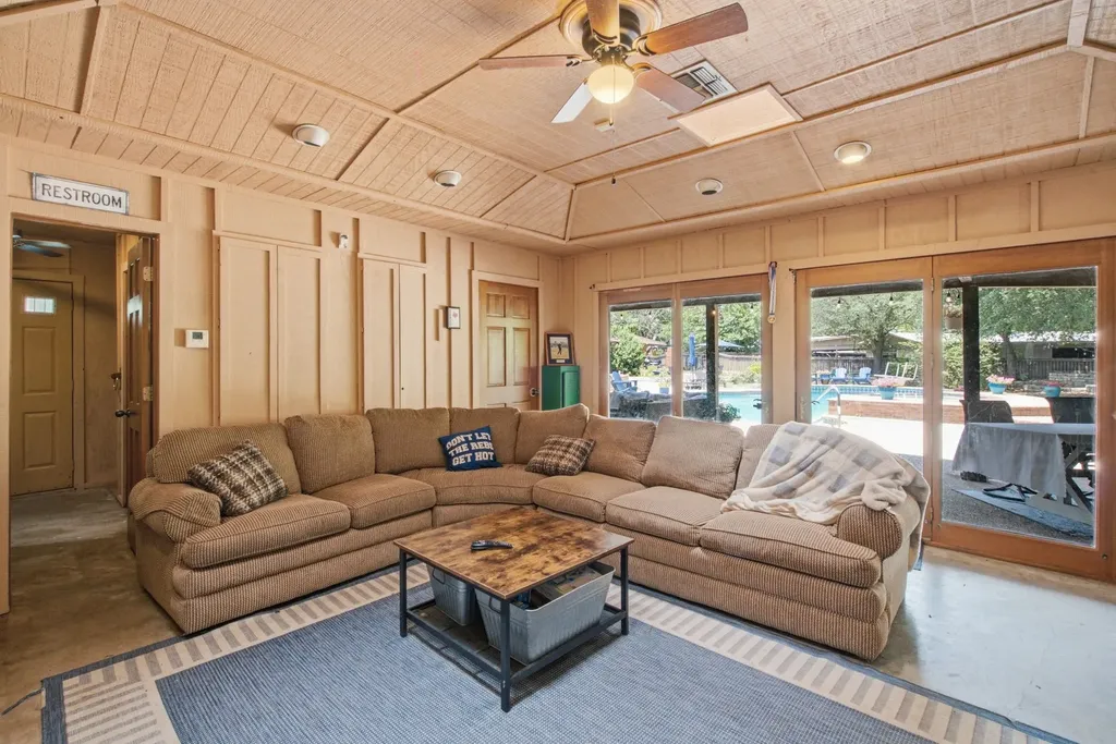 904 W Belknap Street Jacksboro TX 76458