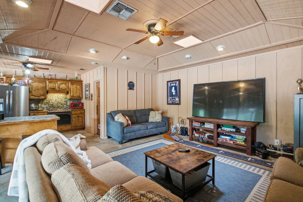 904 W Belknap Street Jacksboro TX 76458