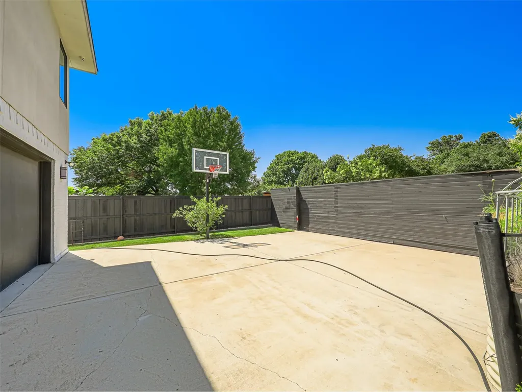 4139 Allencrest Lane Dallas TX 75244