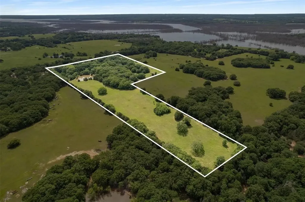 6111 County Road 2610. Bonham TX 75418