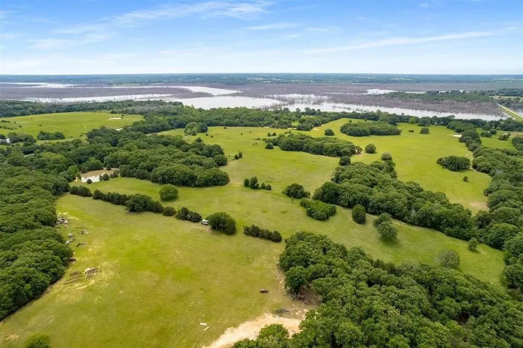 6111 County Road 2610. Bonham TX 75418