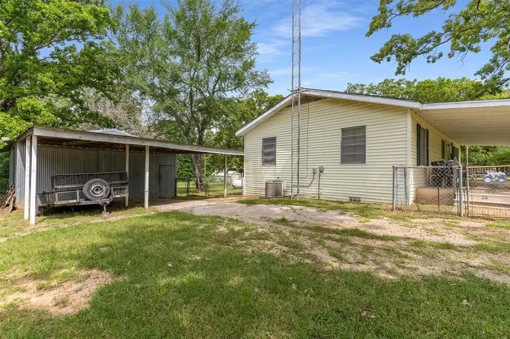 6111 County Road 2610. Bonham TX 75418