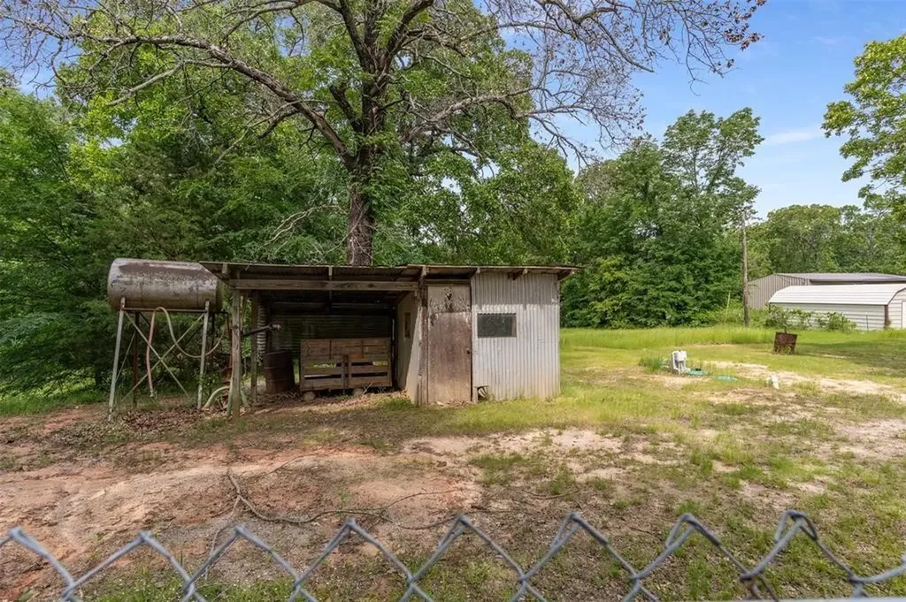 6111 County Road 2610. Bonham TX 75418