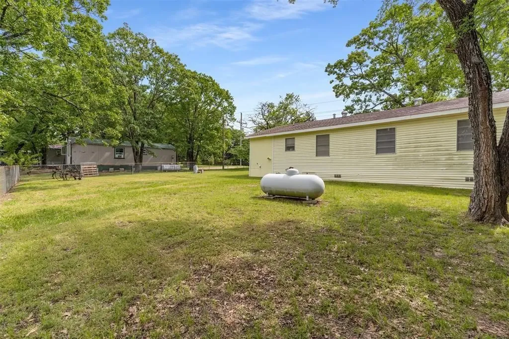 6111 County Road 2610. Bonham TX 75418