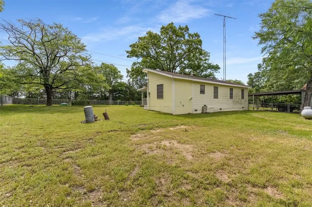 6111 County Road 2610. Bonham TX 75418