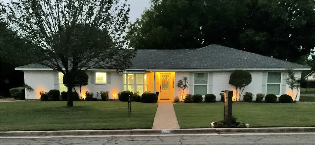 341 Cedarwood Lane Hewitt TX 76643