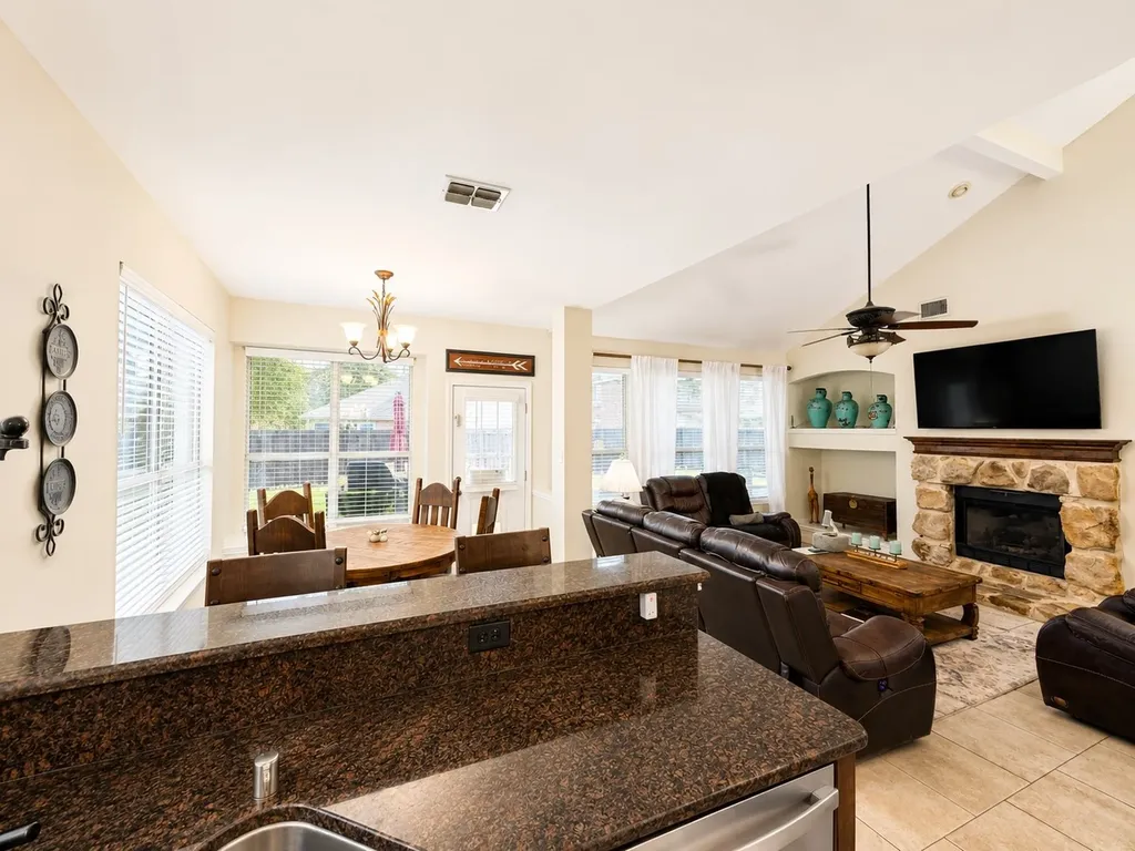 3103 Mason Avenue Corinth TX 76210