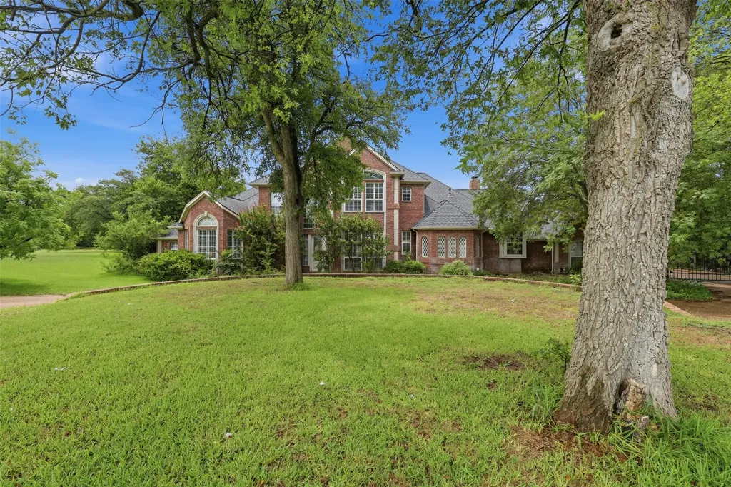 351 Cattlebaron Parc Drive Fort Worth TX 76108