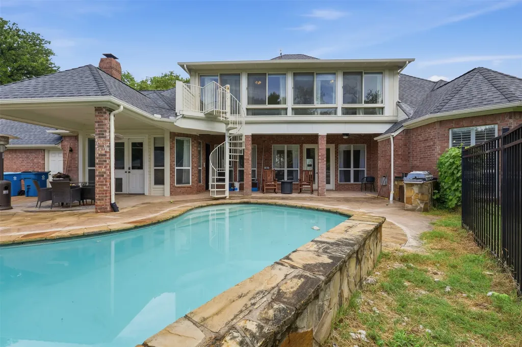 351 Cattlebaron Parc Drive Fort Worth TX 76108