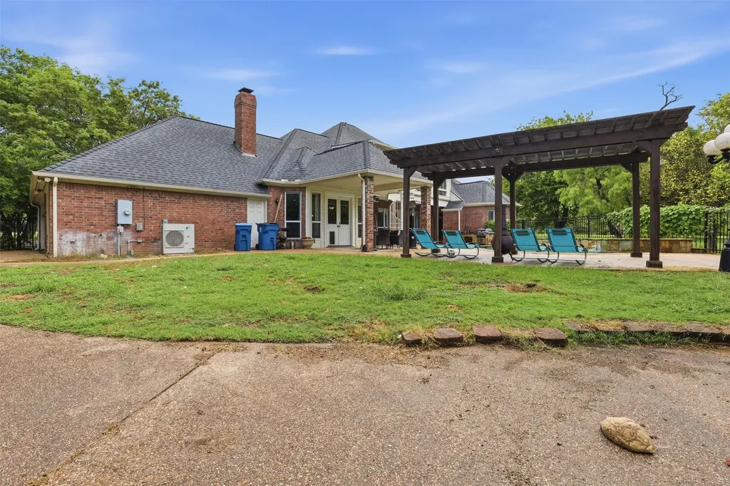 351 Cattlebaron Parc Drive Fort Worth TX 76108