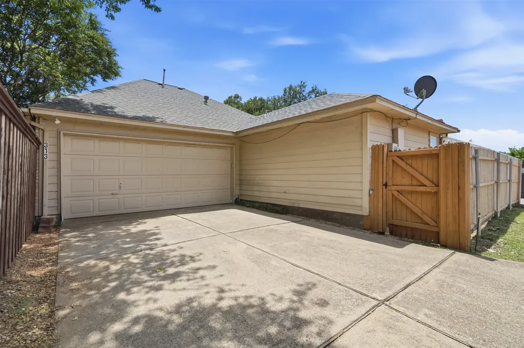 313 Pecos Trail Irving TX 75063