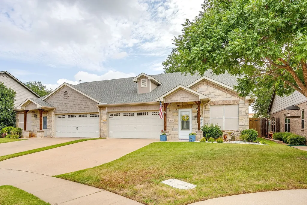 2224 Cobblestone Court Granbury TX 76049