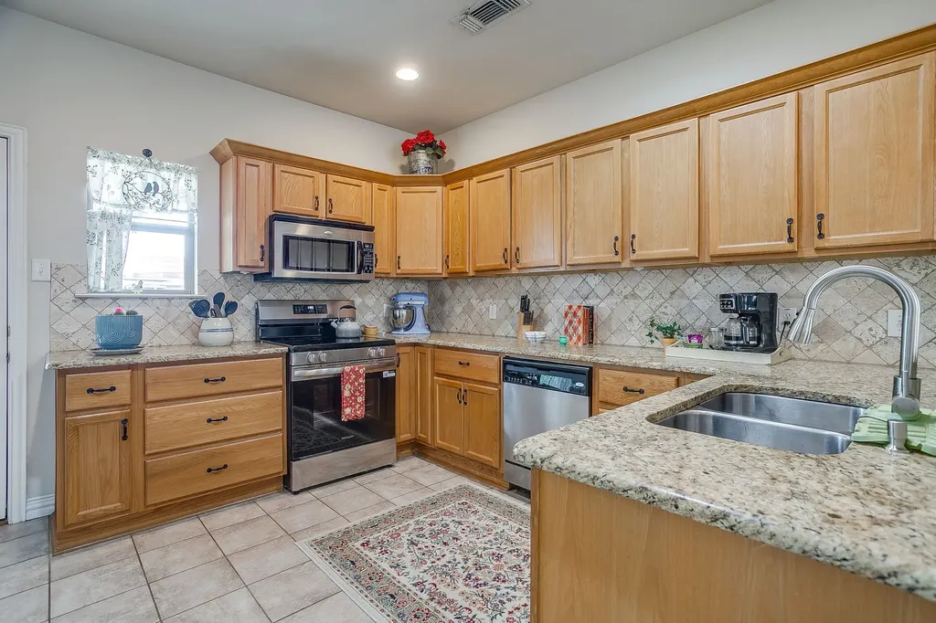 2224 Cobblestone Court Granbury TX 76049