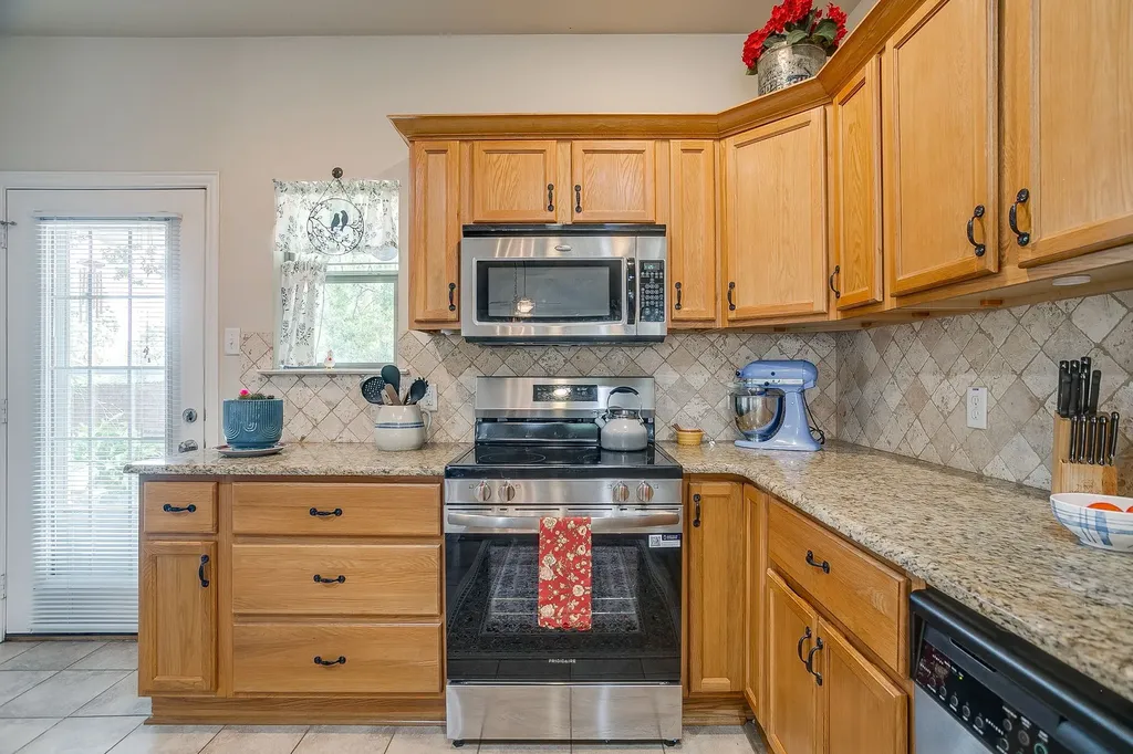2224 Cobblestone Court Granbury TX 76049