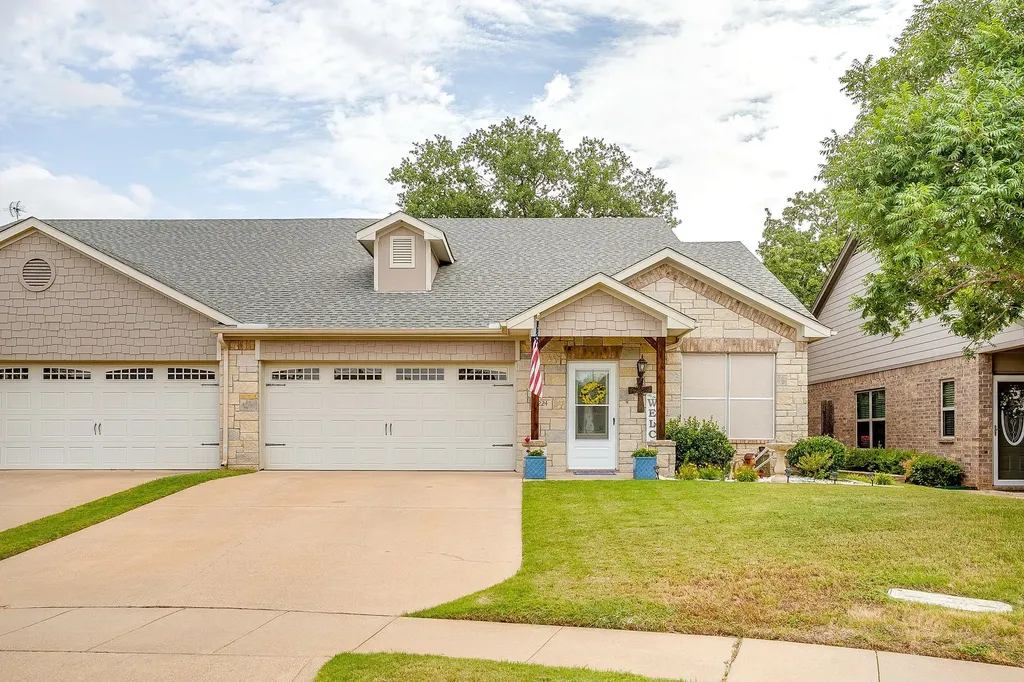 2224 Cobblestone Court Granbury TX 76049